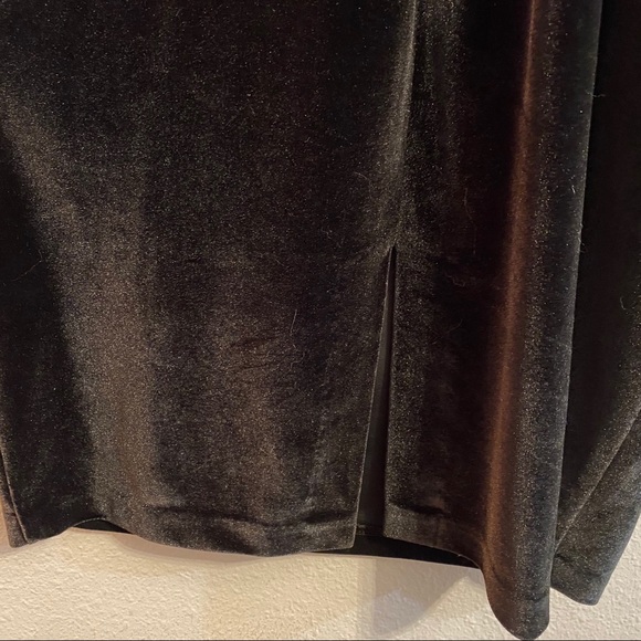 Express Plunging V-Neck Velvet Dress - Picture 4 of 5